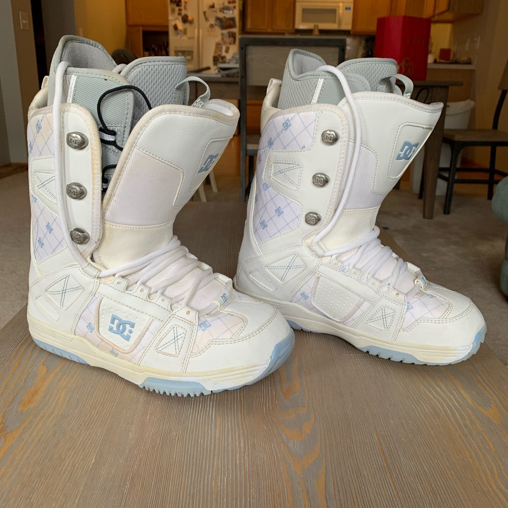 DC snowboard boots